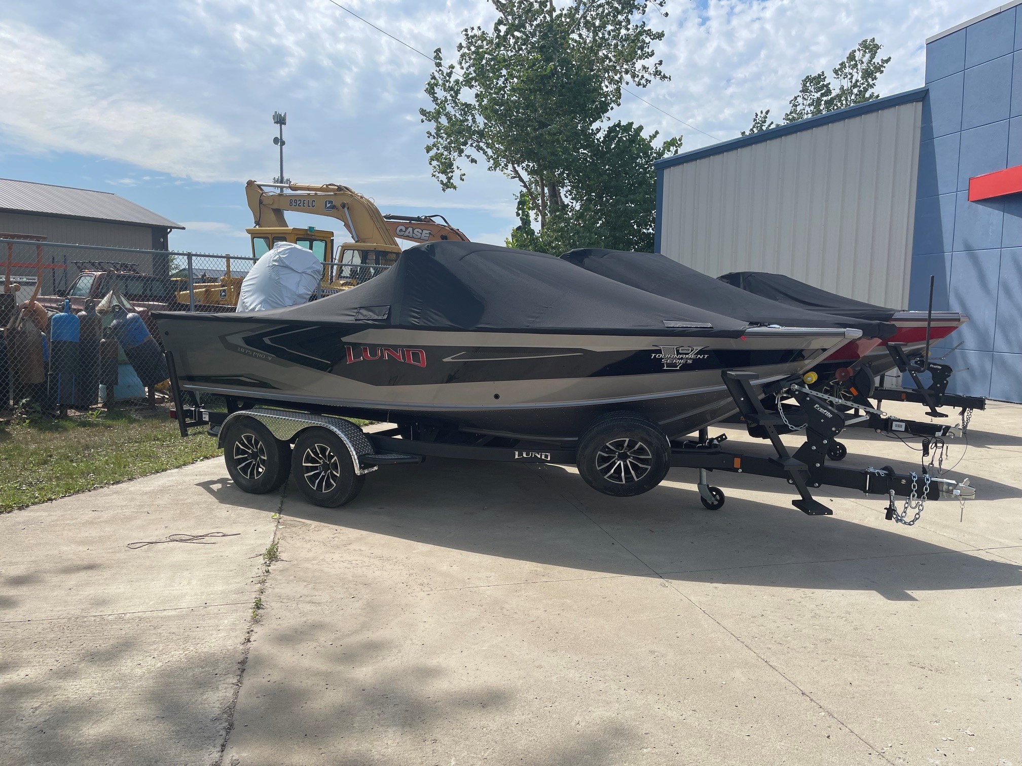 2027 LUND 1875 PRO V SPORT BOAT